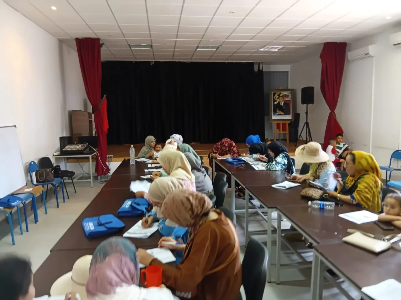 إقليم الرحامنة.. أزيد من 1000 مستفيد ومستفيدة يجتازون الامتحان الإشهادي لمحاربة الأمية