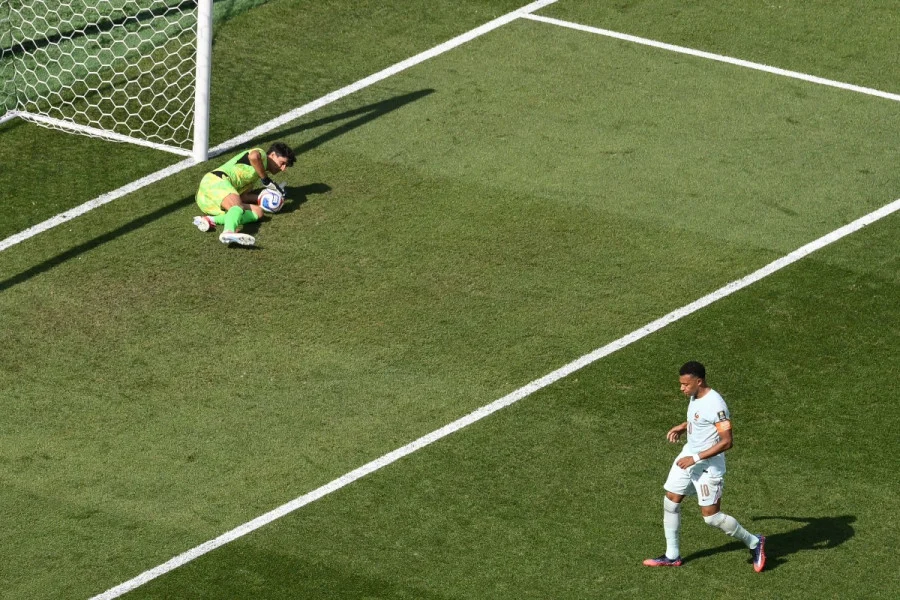 كأس العالم.. بونو يعادل الرقم القياسي لأكثر الحراس تصديا لركلات الجزاء في التاريخ