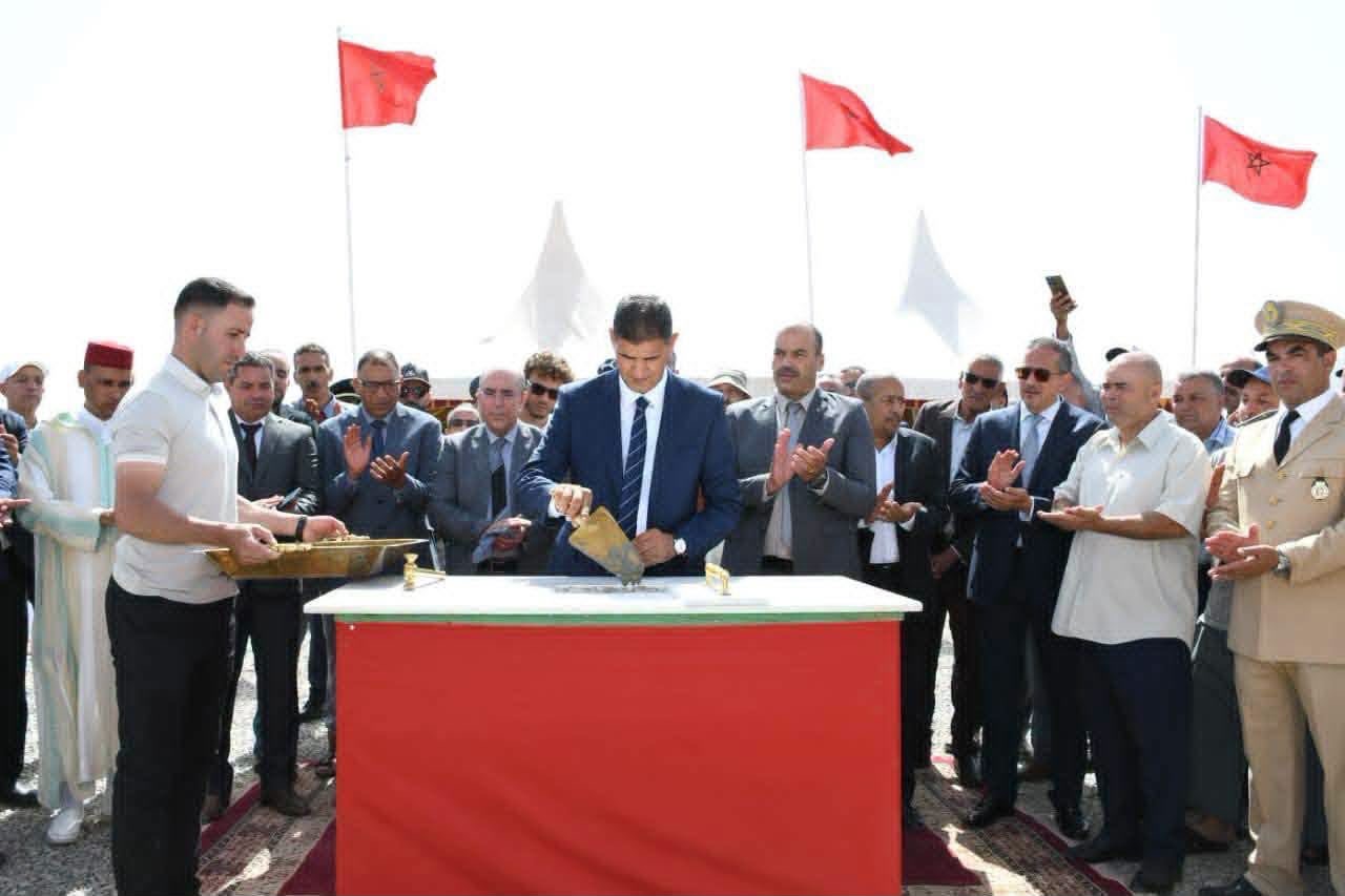 بمناسبة الذكرى 27 لعيد العرش الكراب عامل شيشاوة يضع الحجر الأساس لمدرسة المسيرة الخضراء بإيمنتانوت