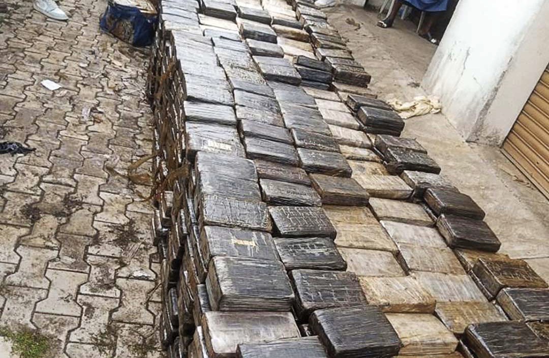 ضبط 400 كيلوغرام من المخدرات ضواحي الحسيمة