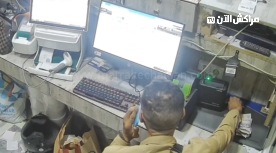 بالفيديو.. تقديم شكاية ضد نادل بعد استيلائه على مبلغ يناهز 40 ألف درهم والفرار خارج مراكش