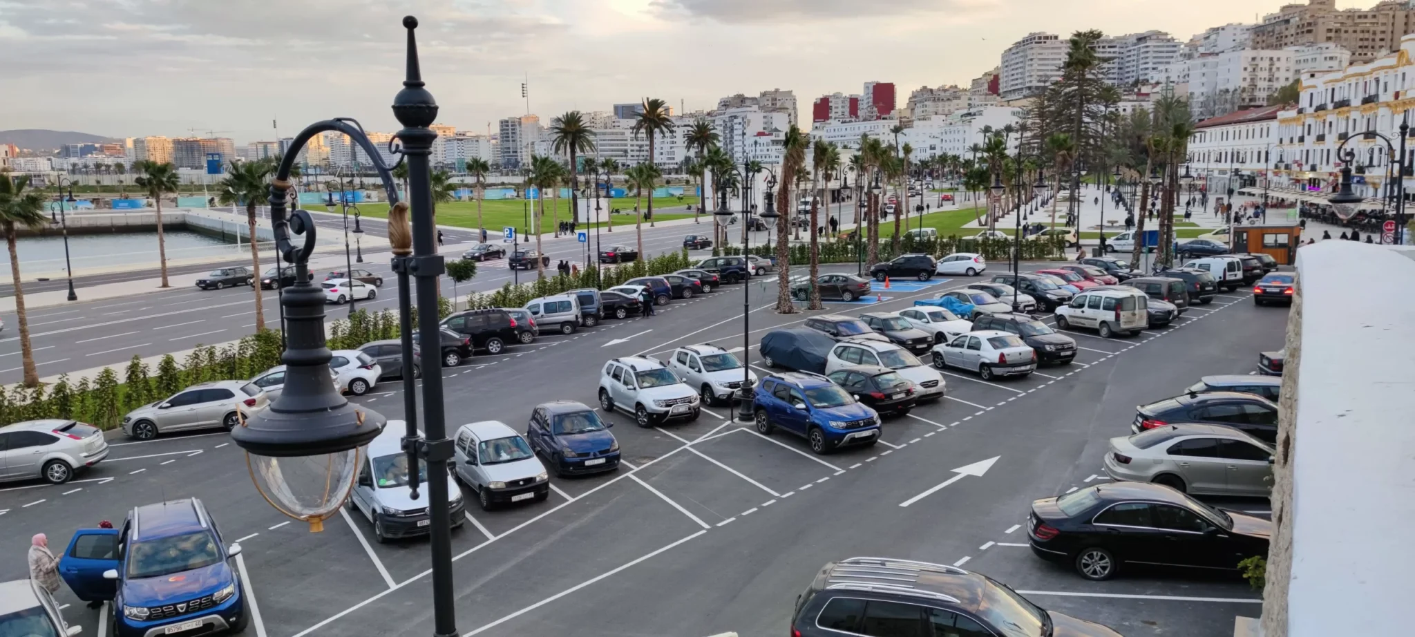 الأمن يحقق في سرقة سيارة كراء من داخل موقف بطنجة