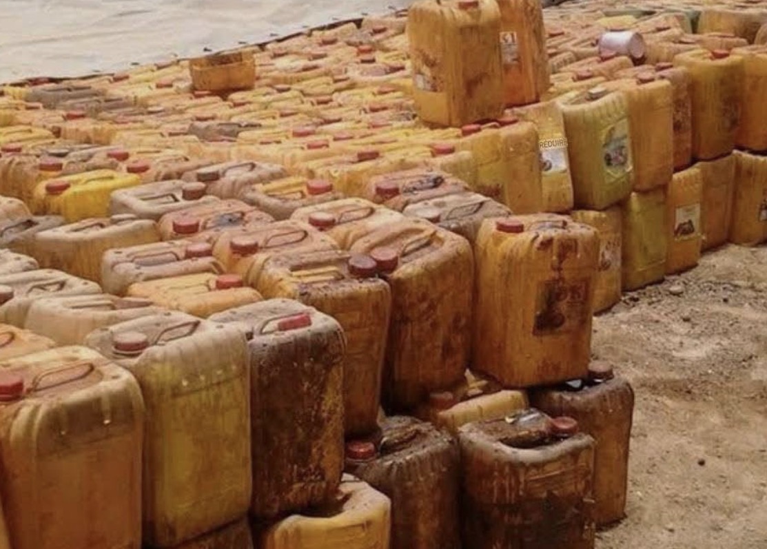 العثور على كمية من مادة الكازوال بسواحل الصويرة وفتح تحقيق لتحديد ملابساتها