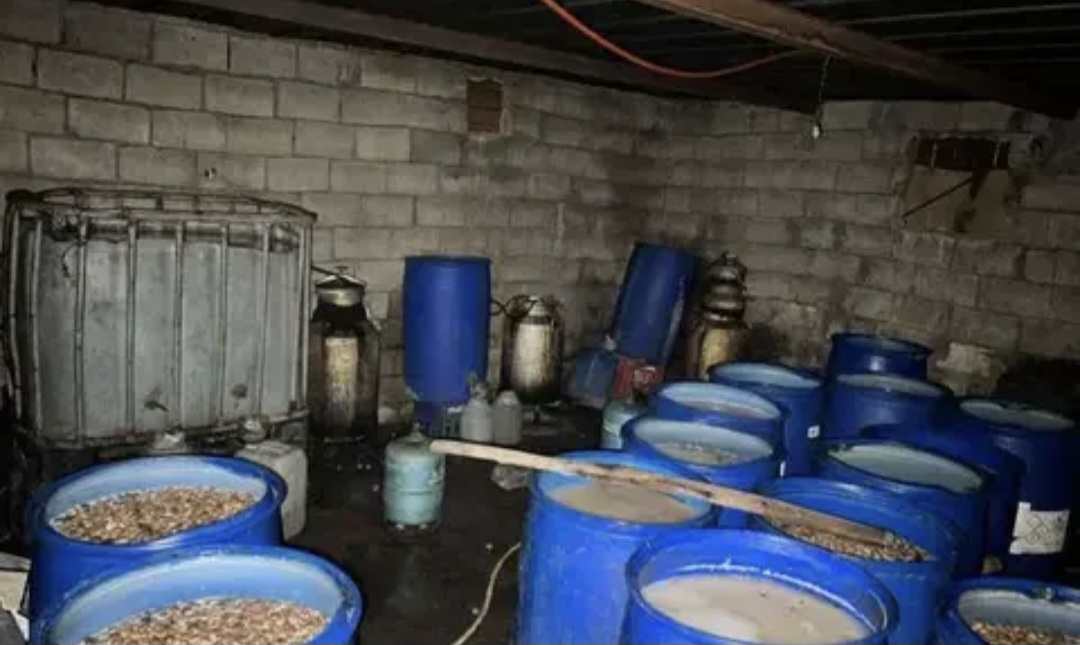 الدرك يداهم معملا سريا ويحجز 1500 لتر من “الماحيا” بدوار المراكشيين