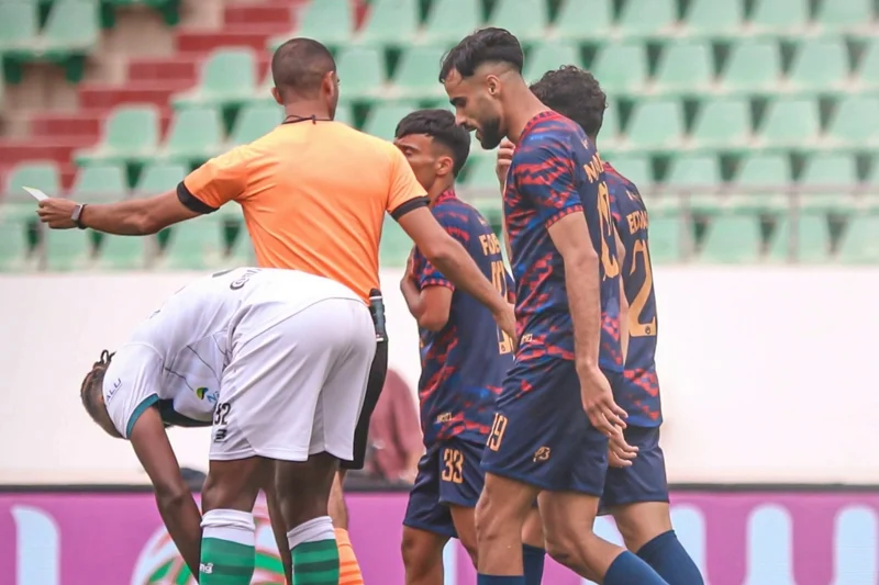 العصبة الاحترافية تحسم قرارها بشأن نظام الدوري وتؤكد تأكد هبوط أولمبيك آسفي للقسم الثاني