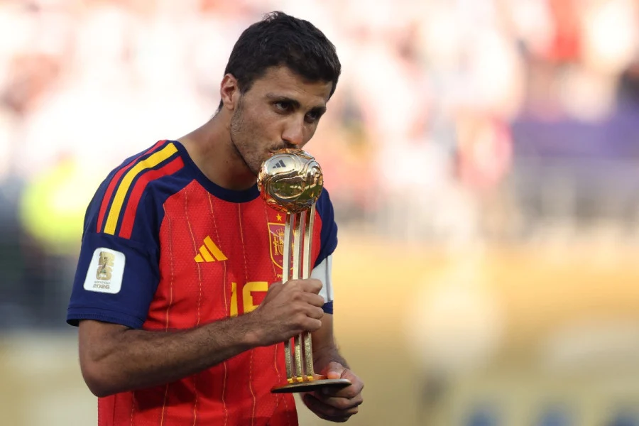 رودري يمنح موافقته لنادي برشلونة للتفاوض مع مانشستر سيتي