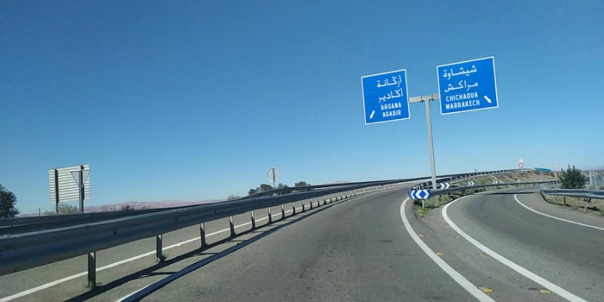 شركة الطرق السيارة تدعو السائقين للحيطة والحذر بسبب موجة الحر على محور أكادير – مراكش