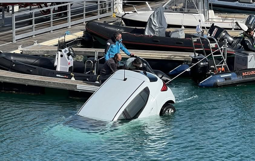ميناء الجزيرة الخضراء.. وفاة مغربيتين وإصابة رجلين بعد سقوط سيارة في المياه