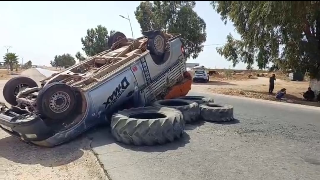 اقليم اسفي.. انحراف وانقلاب سيارة لنقل البضائع دون تسجيل خسائر بشرية