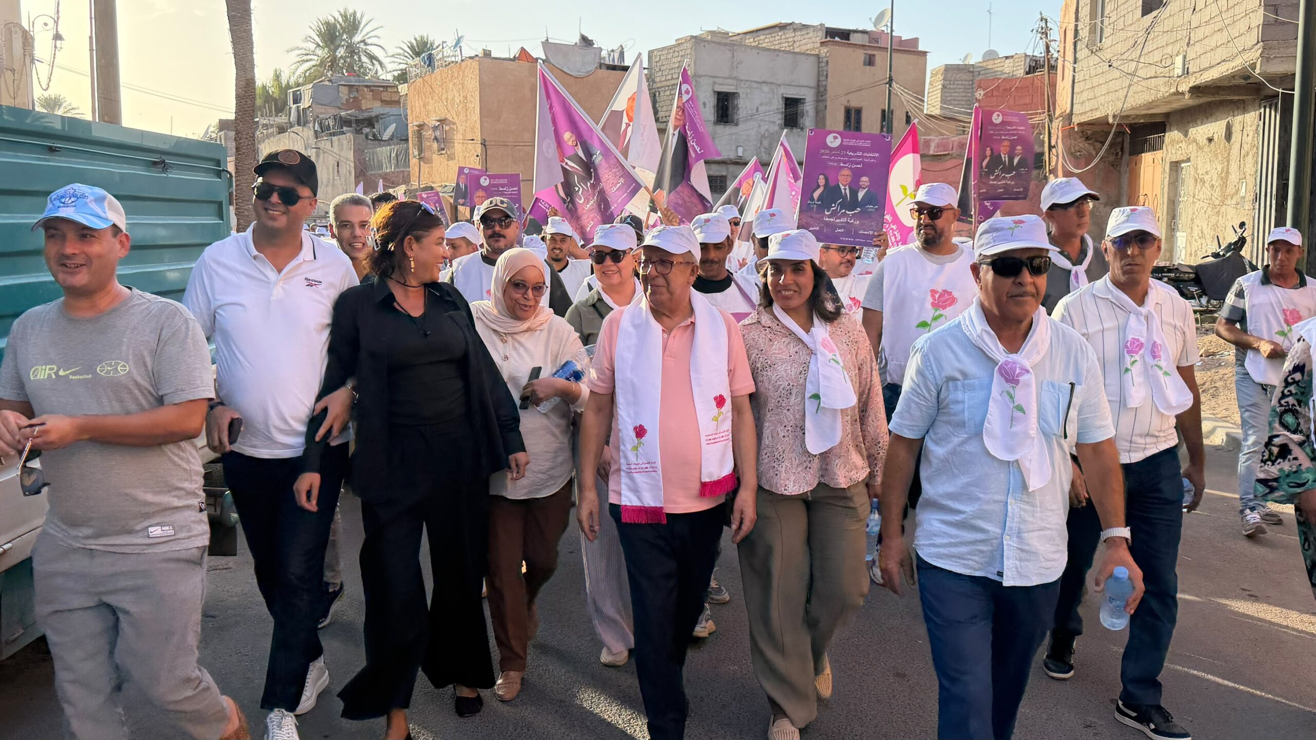 مراكش.. لحسن زلماط يواصل حملته الانتخابية بمسيرة حاشدة من قلب المدينة العتيقة