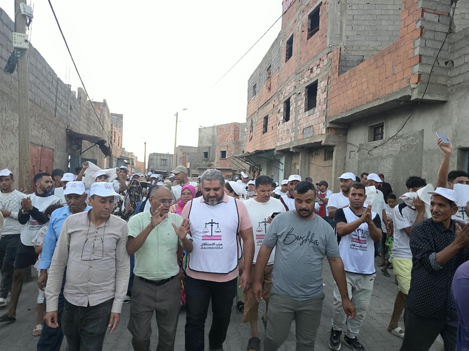 مراكش.. أنس الهواجي يواصل حملته الانتخابية بدائرة جليز النخيل من دوار القايد بجماعة حربيل