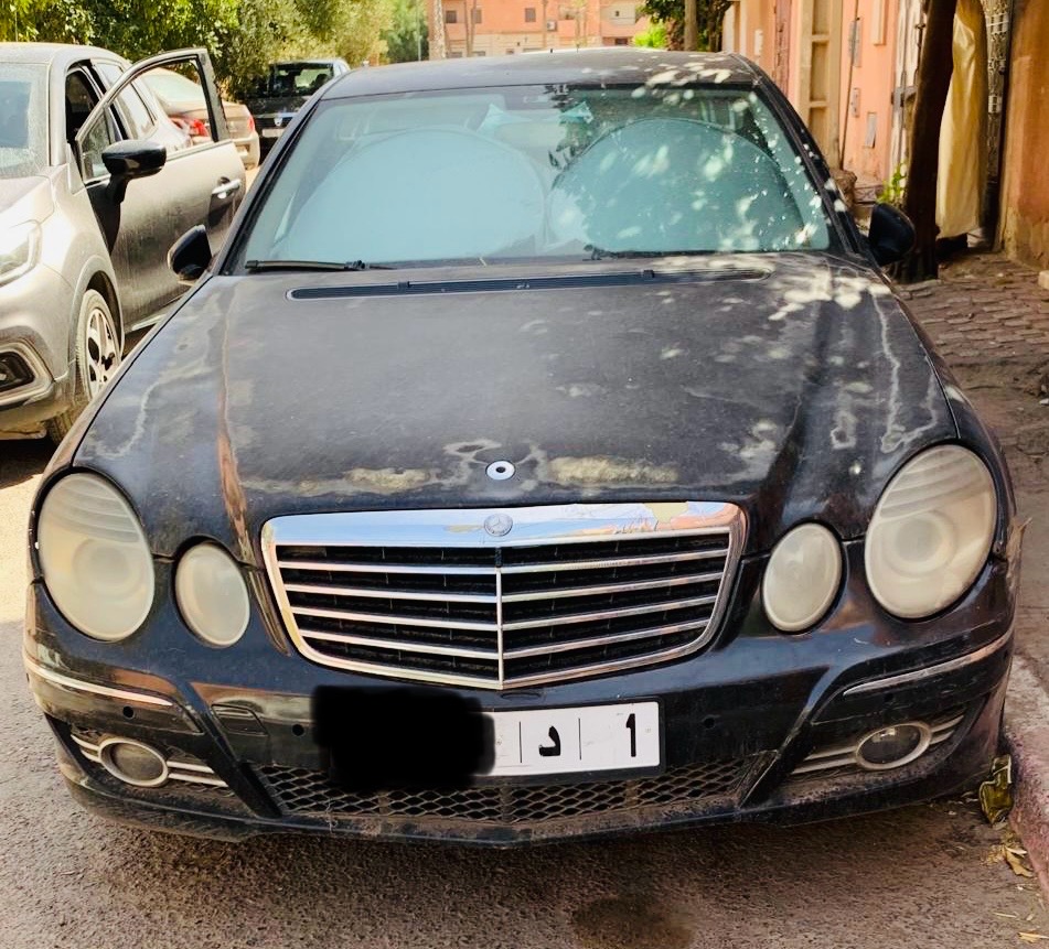 سيارة “مشبوهة” تثير الشكوك وساكنة حي أمرشيش بمراكش تطالب بالتدخل +صور