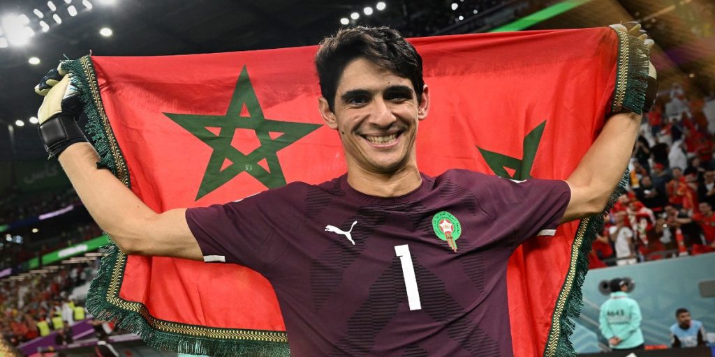 بونو على بُعد مباراتين من المئوية