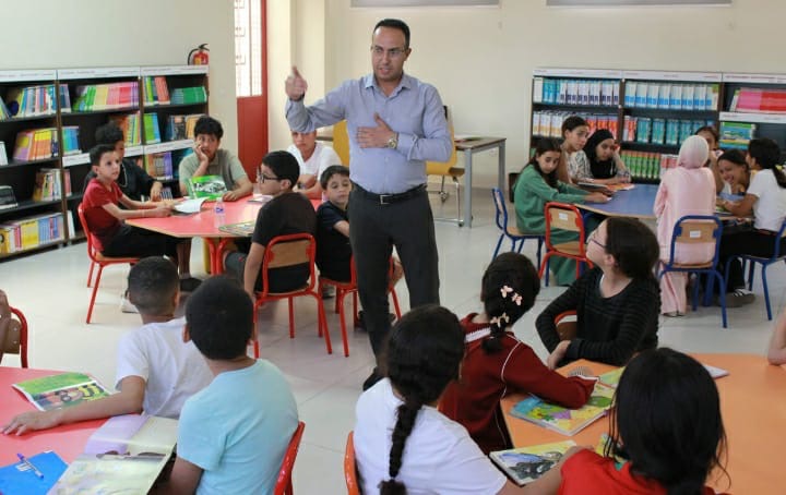 المكتبة الوسائطية الكدية بمراكش تستهل موسمها الثقافي بورشات إبداعية وتوقيع “ذكريات من الطفولة” للأديب الطاهر لكنيزي