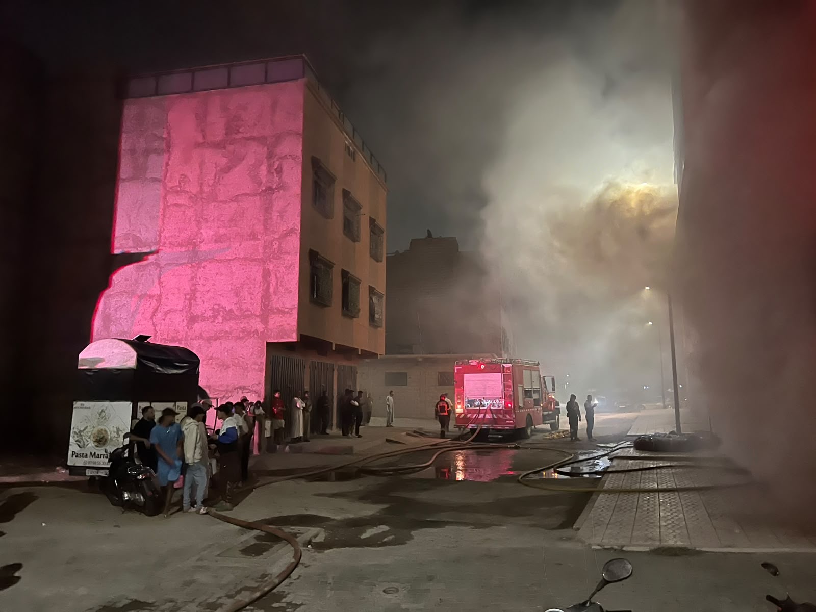 اندلاع حريق بمركب تجاري بتجزئة حمان الفطواكي بالمحاميد دون تسجيل خسائر بشرية