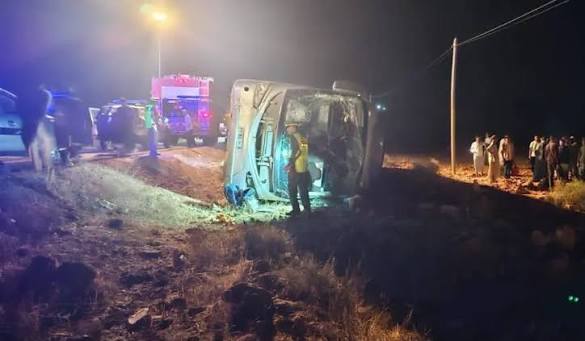 سيدي افني.. وفاة شخص وإصابة 17 آخرين في انقلاب حافلة لنقل المسافرين بالطريق الوطنية