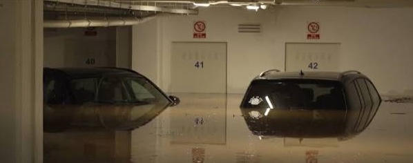 أمطار غزيرة تجتاح شرق إسبانيا وتودي بحياة شخص قرب برشلونة