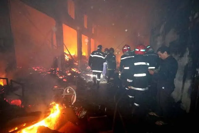 فاس.. خسائر مادية في حريق بسوق حافة مولاي إدريس دون تسجيل إصابات بشرية