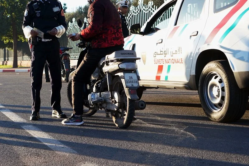 المغرب يتجه لتشديد ضوابط قيادة الدراجات النارية ووسائل التنقل الحديثة لتعزيز السلامة الطرقية