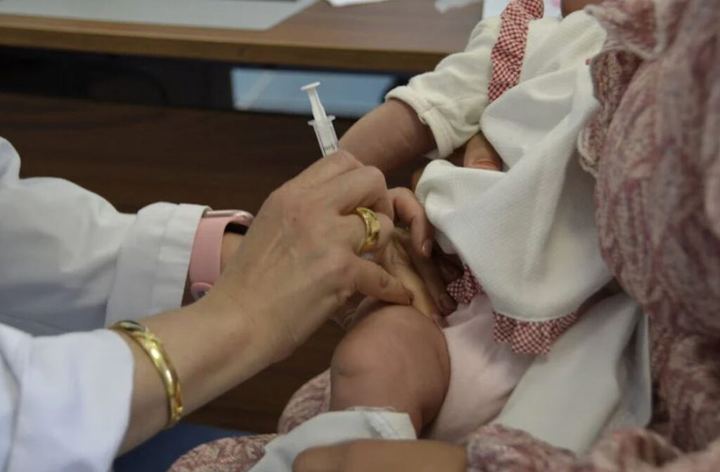 وزارة الصحة تدعو الأسر إلى استكمال تلقيح أطفالها