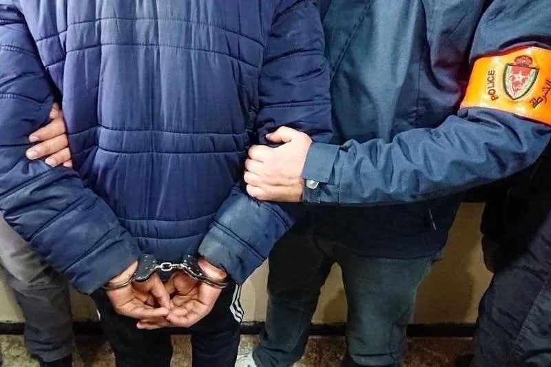 أمن الصويرة يوقف “بزناس روشيرشي” بالسقالة بحوزته مخدرات وسلاح أبيض