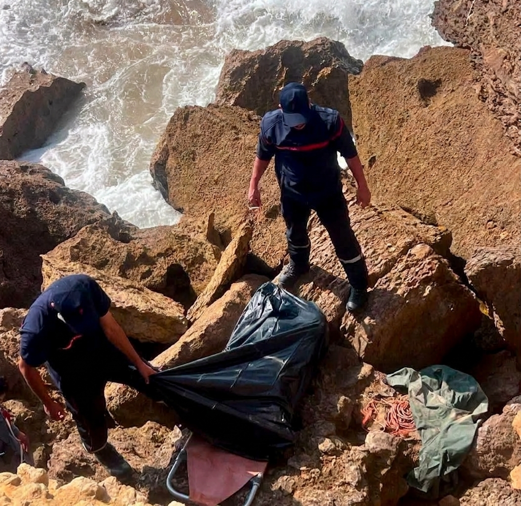 اقليم الصويرة.. انتشال جثة بشاطئ تفضنة يُرجح أن تكون للسائح البريطاني المفقود في عرض بحر اكادير