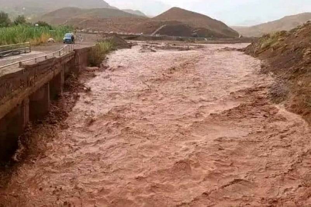 بسبب التساقطات المطرية والزخات الرعدية.. الأرصاد تدعو إلى تجنب عبور الأودية والشعاب