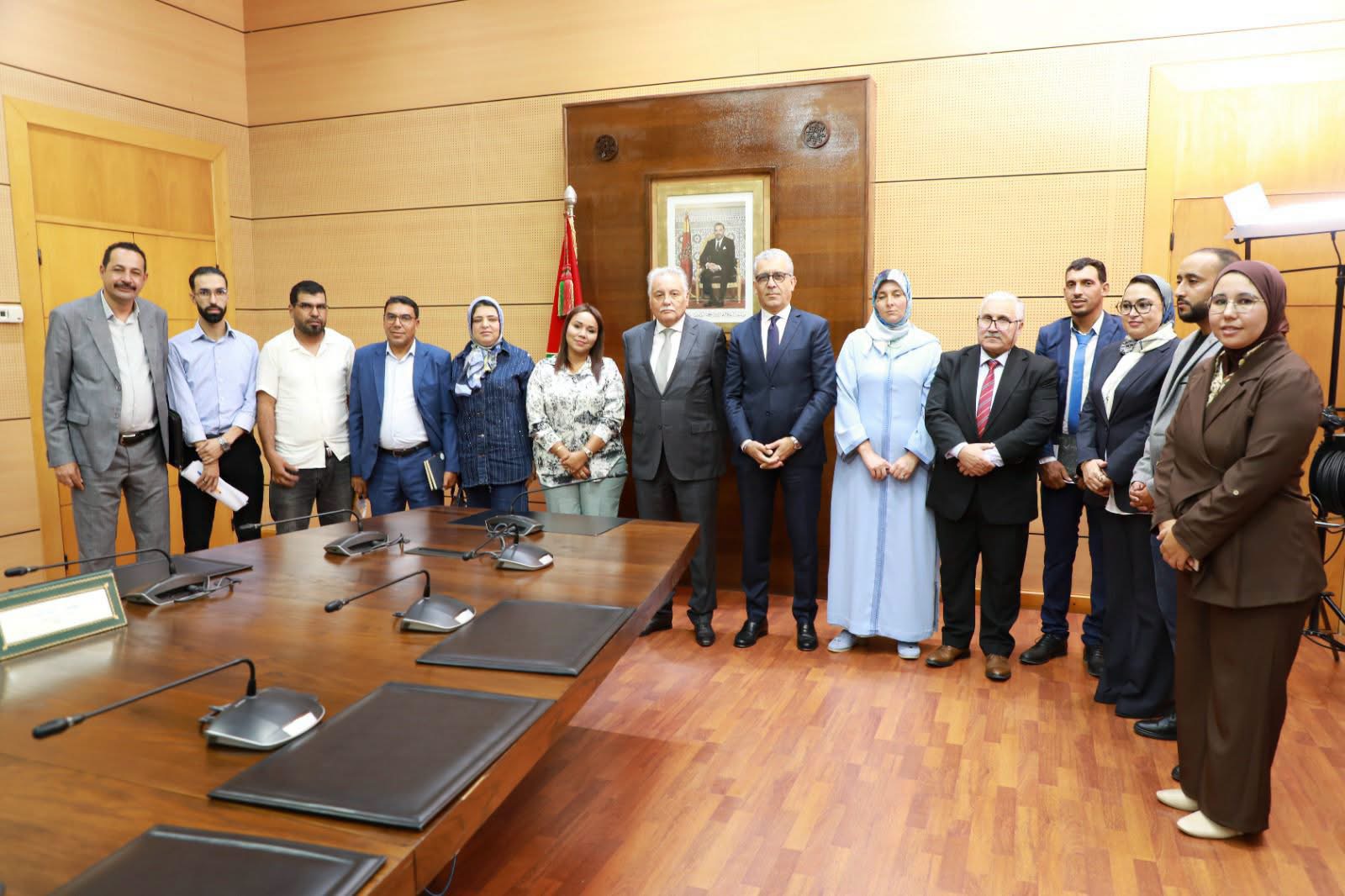 الوزيران بنعبد الله والهشومي يستقبلان نقابيي التعليم الأولي