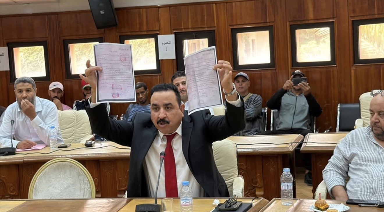 مراكش.. الشافقي يفجر قنبلة تفويت محلات سوق الهواتف بـ 10 ملايين سنتيم ويطالب بالتحقيق مع المزورين