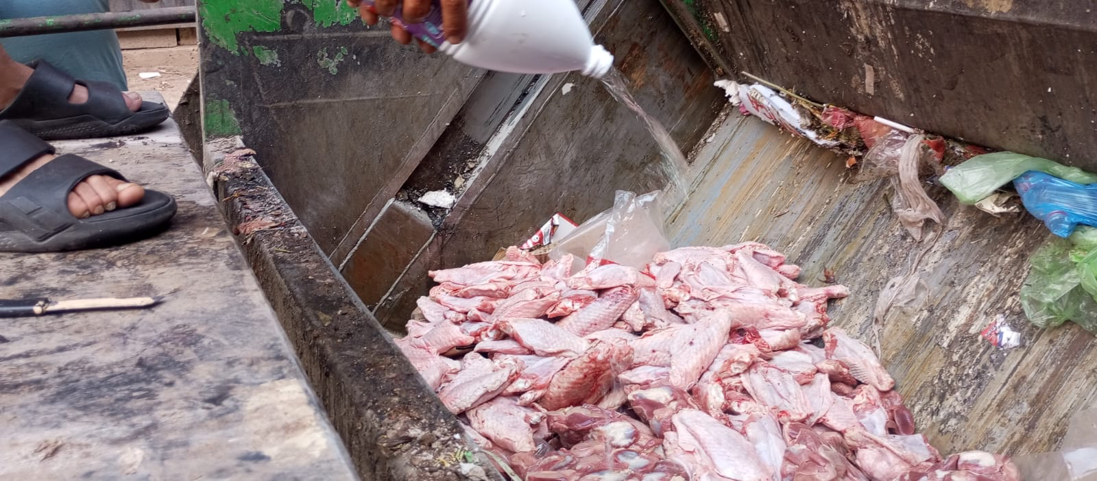 مصالح الدرك الملكي بضواحي مراكش تضبط مستودعاً غير مرخص وتحجز لحوماً فاسدة