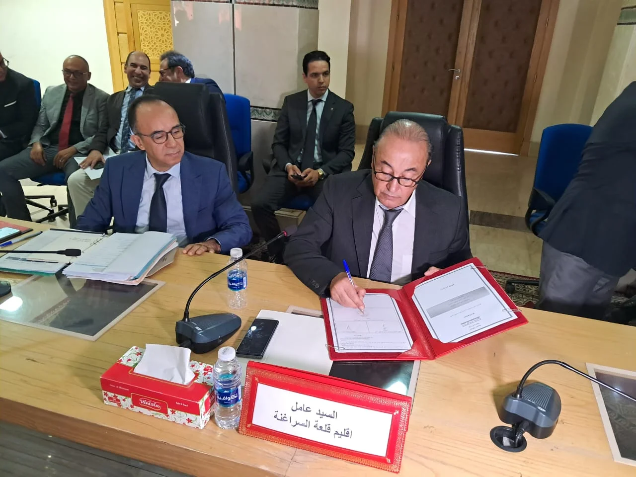قلعة السراغنة.. استعراض حصيلة المبادرة الوطنية وتوزيع 38 حافلة للنقل المدرسي بحضور عامل الإقليم
