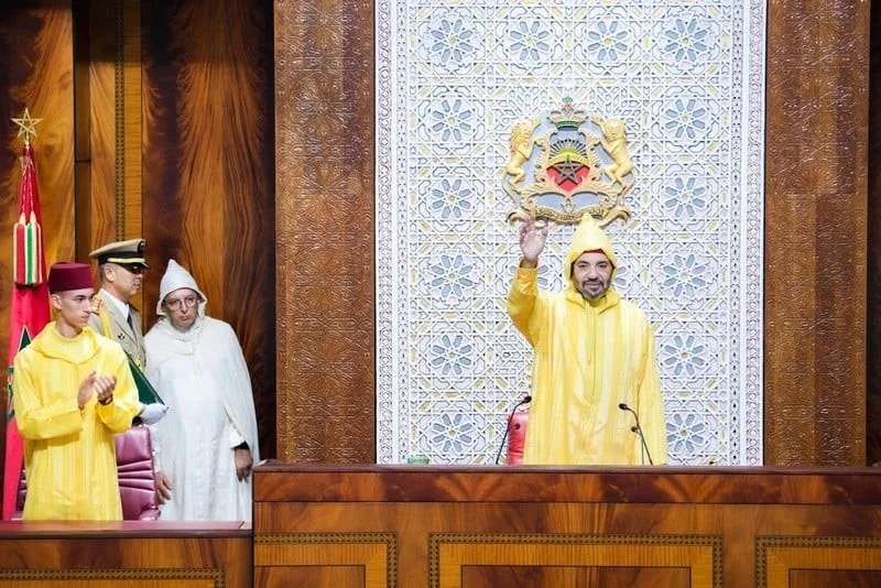 الملك محمد السادس يجدد اعتزازه بالهوية الوطنية ويربط الانتماء بالمسؤولية في افتتاح الولاية التشريعية الـ12