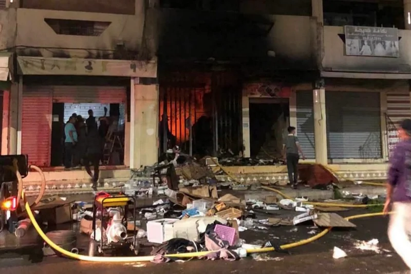 اندلاع حريق مهول بمركب تجاري يستنفر الوقاية المدنية